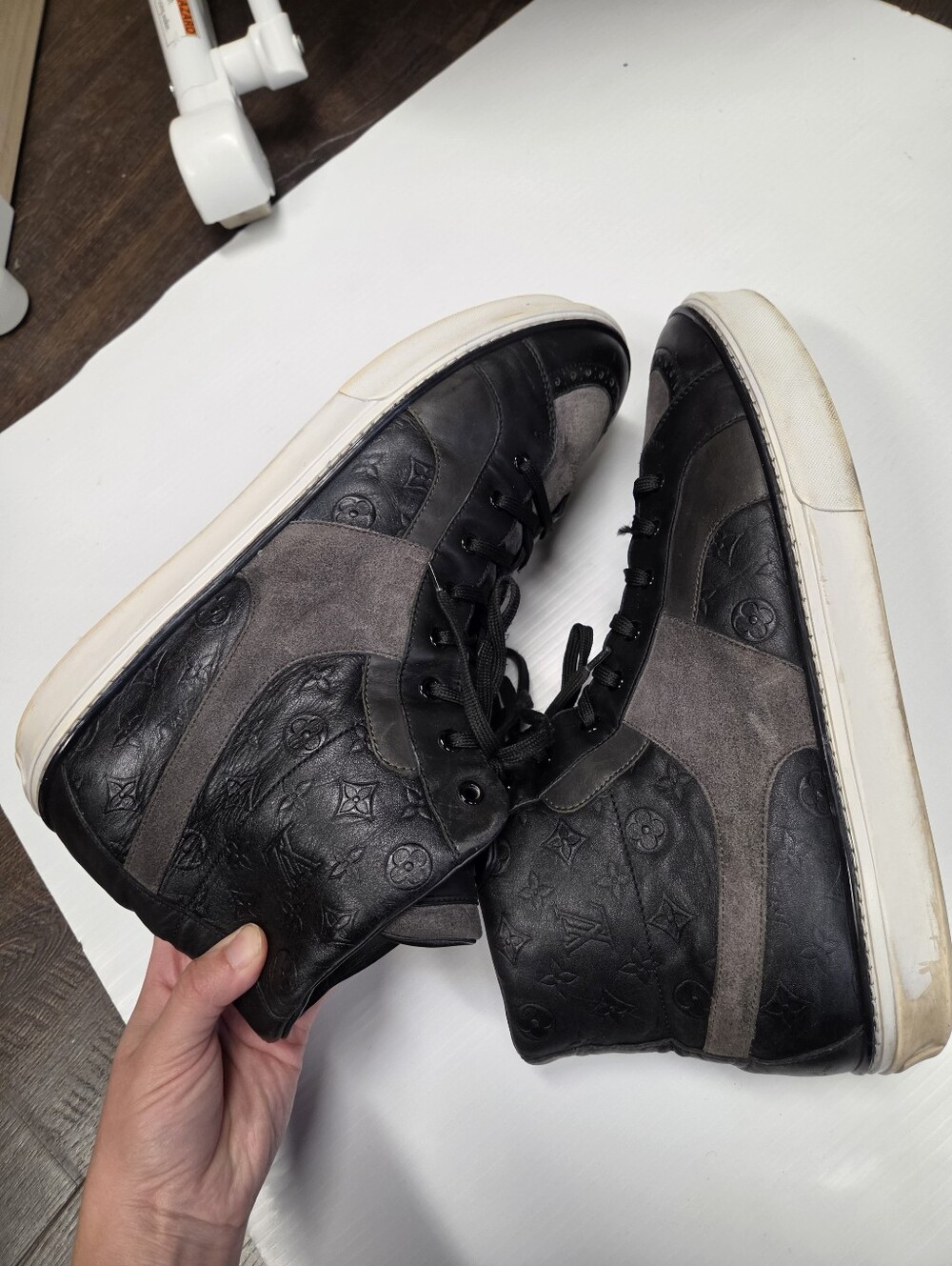 Men's Louis Vuitton 2009 Monogram Embossed Leather & Suede High-Top Sneakers Siz - Picture 12 of 14